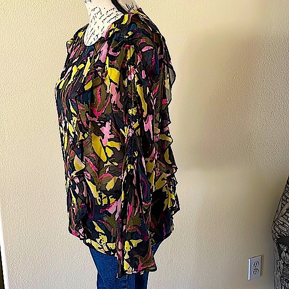 Guess Ruffled Floral Blouse - Picture 4 of 12